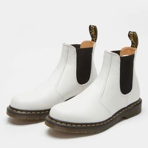 Dr. Martens 2976 Chelsea Boot White